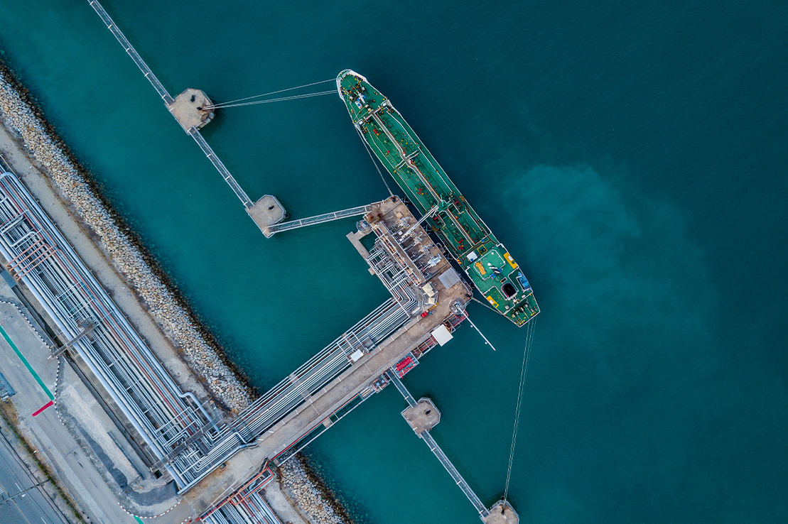 oil-tanker-ship-under-cargo-operations